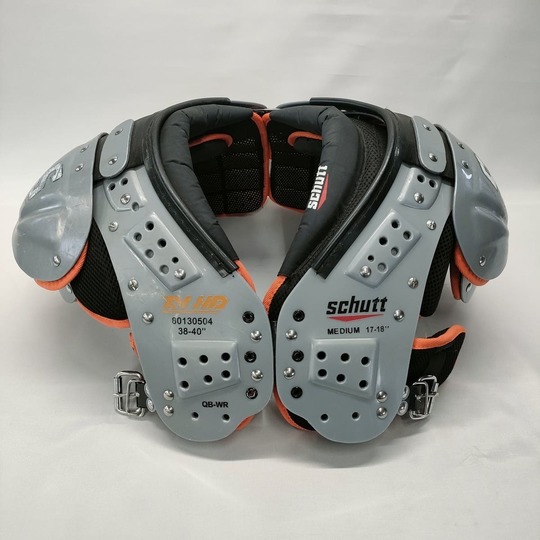 アメフトプロテクターのクリーニングならスポーツ洗科【埼玉県】